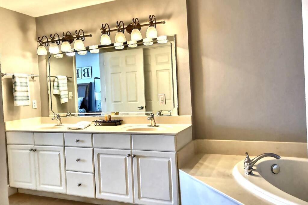 Happy Ours 2200 Sq Ft Corner Beachfront Sleeps 12 Panama City Beach Eksteriør billede